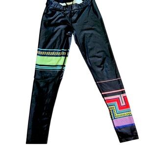 Asymmetrical print leggings size large - Without Walls